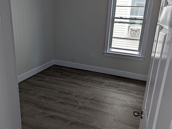 3rd image of 287 Ashley Blvd