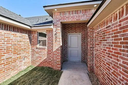 7621 Woodford Ave #7621 Photo 1