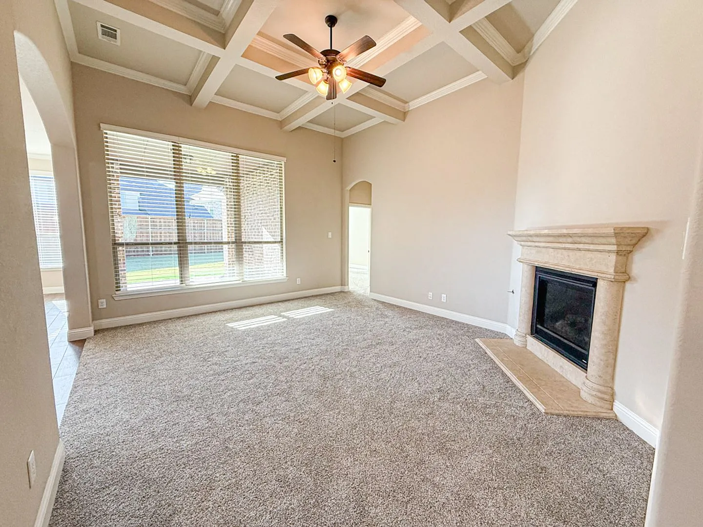 Luxury Home Ready for Remt! — Photo 3
