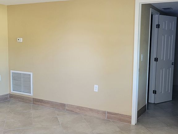 2nd image of 1133 Tamarac Dr