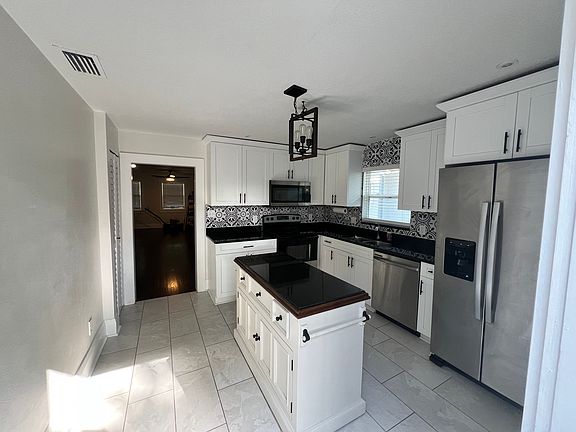 3rd image of 4012 N Seminole Ave