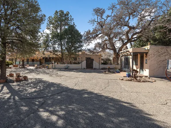 10075 Los Cansados Rd NW, Albuquerque, NM 87114