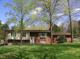 1005 W Lakewood Dr, Fenton, MO 63026