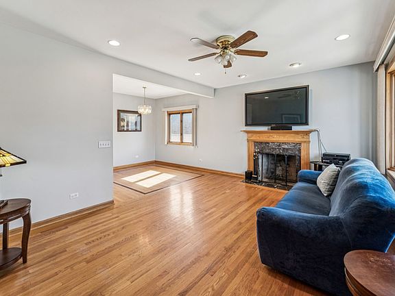 2nd image of 3541 N Pontiac Ave