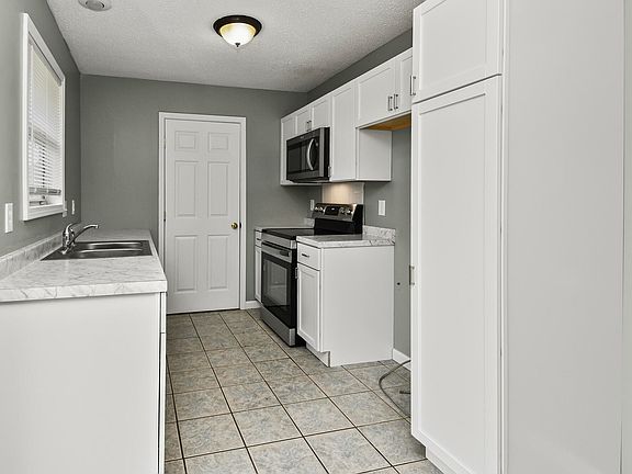 2nd image of 1206 W Belwood Court