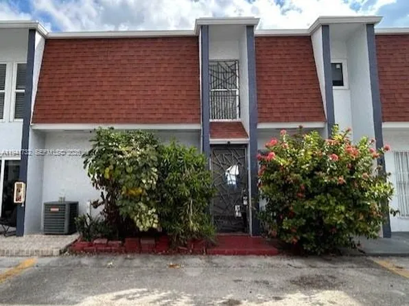 318 NW 107th Ave APT 2B, Miami, FL 33172