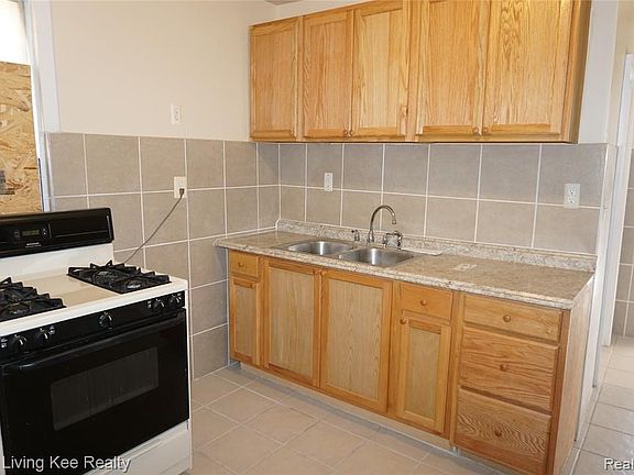 5th image of 3862 Yemans St #1