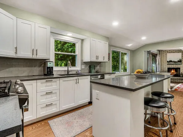 7364 N Braeburn LANE, Glendale, WI 53209