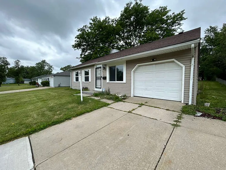 23345 Comstock Rd — Photo 2