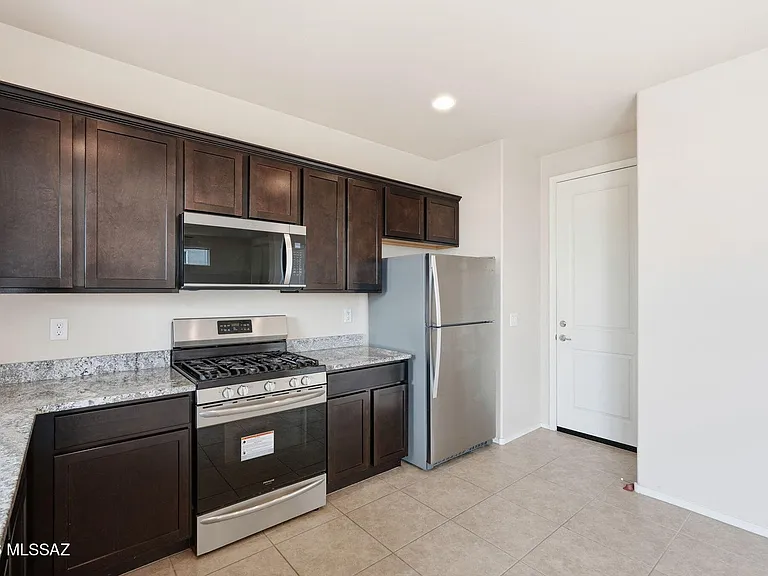 2815 N Fair Oaks Ave — Photo 12