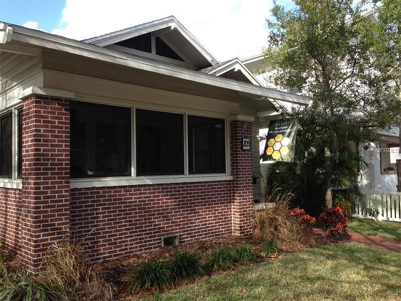 2nd image of 205 15th Ave NE