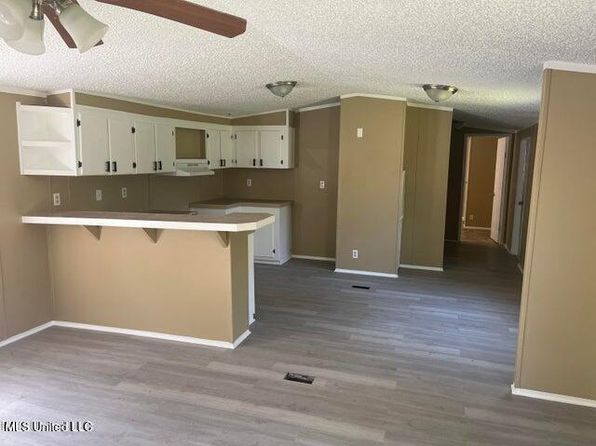 111 Caroline St, Picayune, MS 39466