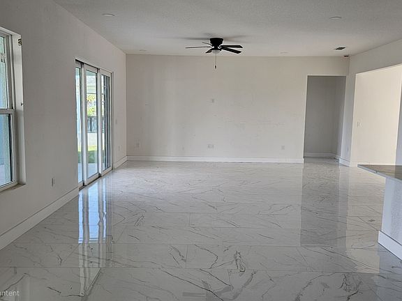 3rd image of 15100 Leipzig Cir