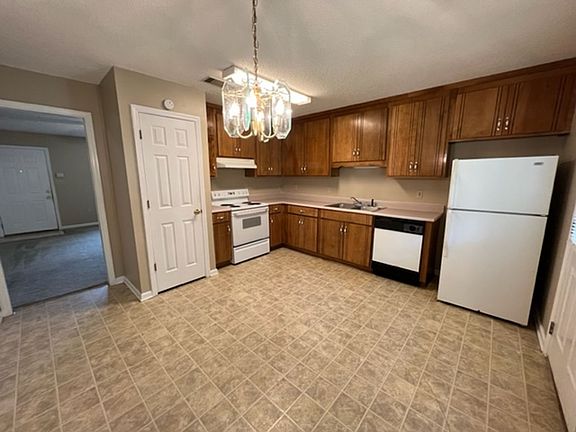 3rd image of 2117B Houston Ave
