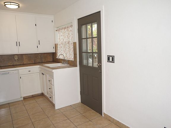 4th image of 4805 N Maryland Ave APT 3