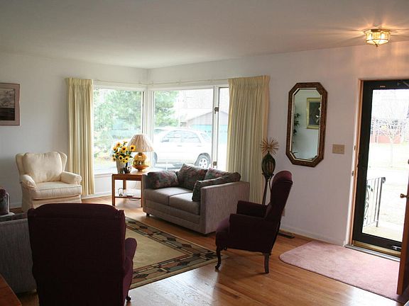 2nd image of 125 Higman Park Hl