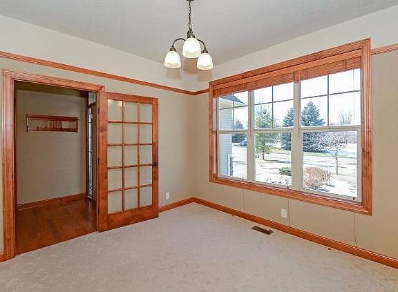 4th image of 2061 Woodcrest Dr