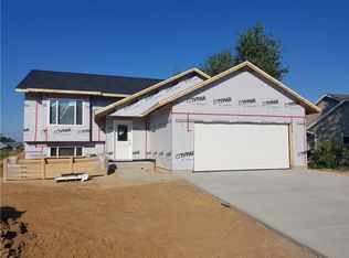 1520 Hazeltine Dr, Eau Claire, WI 54703