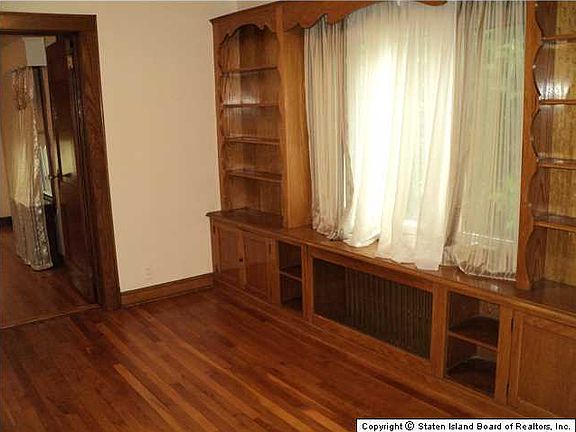 2nd image of 1598 Richmond Ave