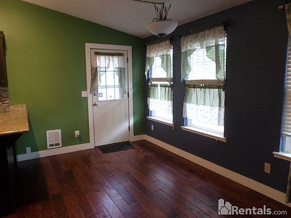 3rd image of 8633 Oxford Dr SE