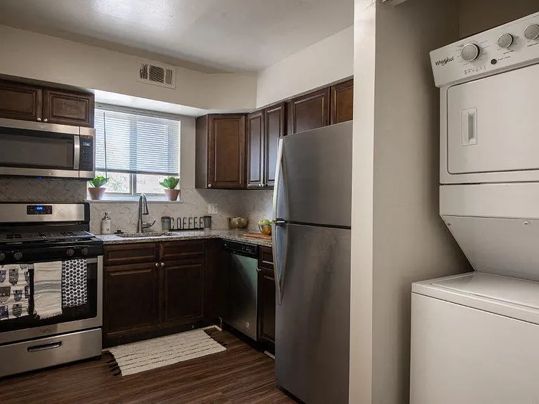 Glen Ridge Apartment Homes — Photo 5