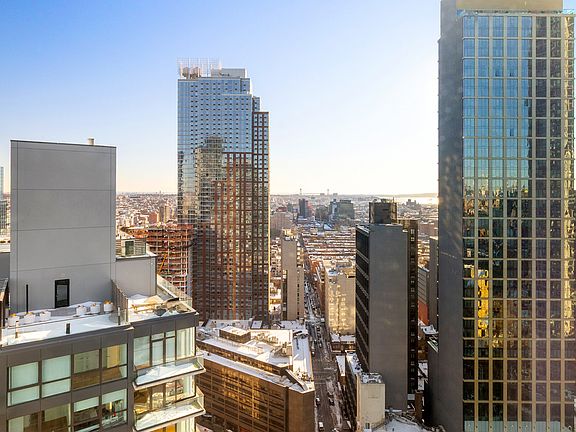 4th image of 80 Dekalb Ave #25M