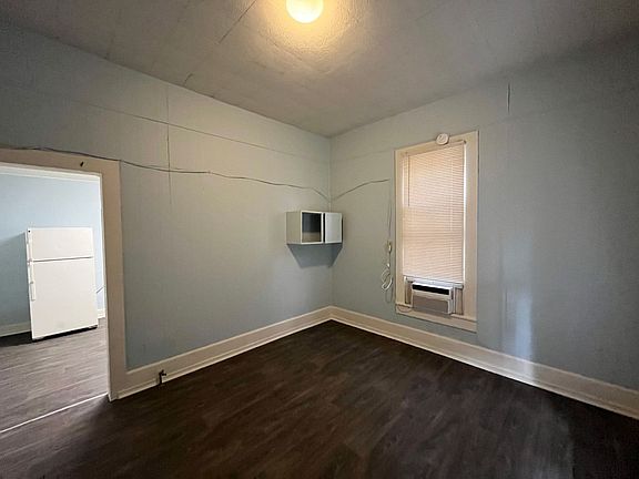 3rd image of 213 Cadwallader St APT 1