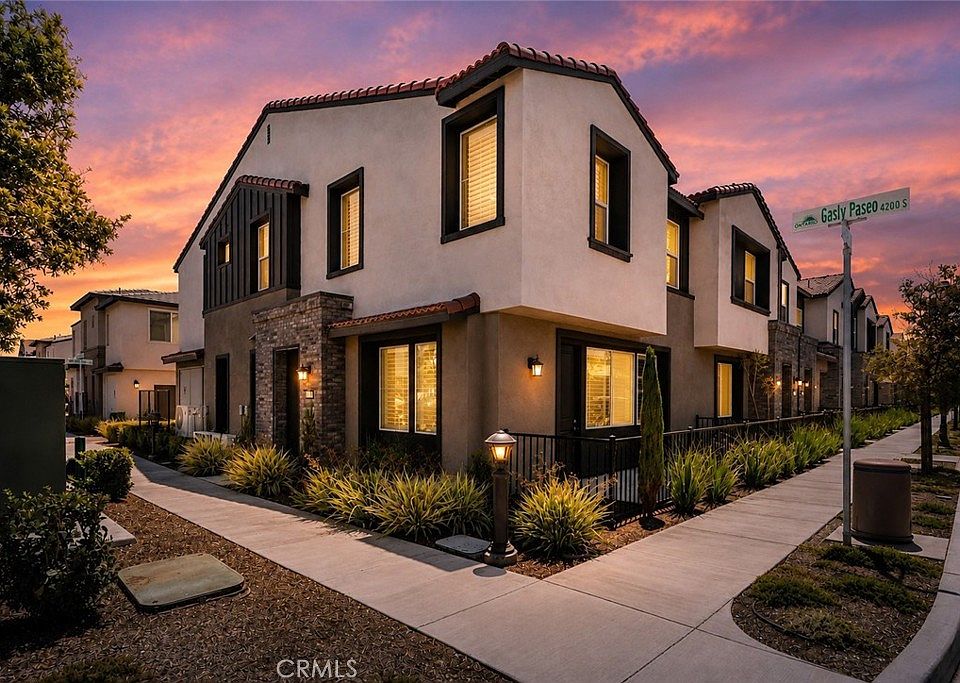 1st image of 2843 E Bedford Privado