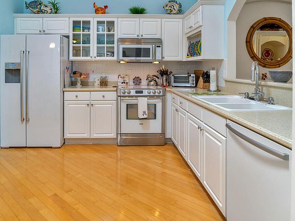 2nd image of 8369 Logia Cir