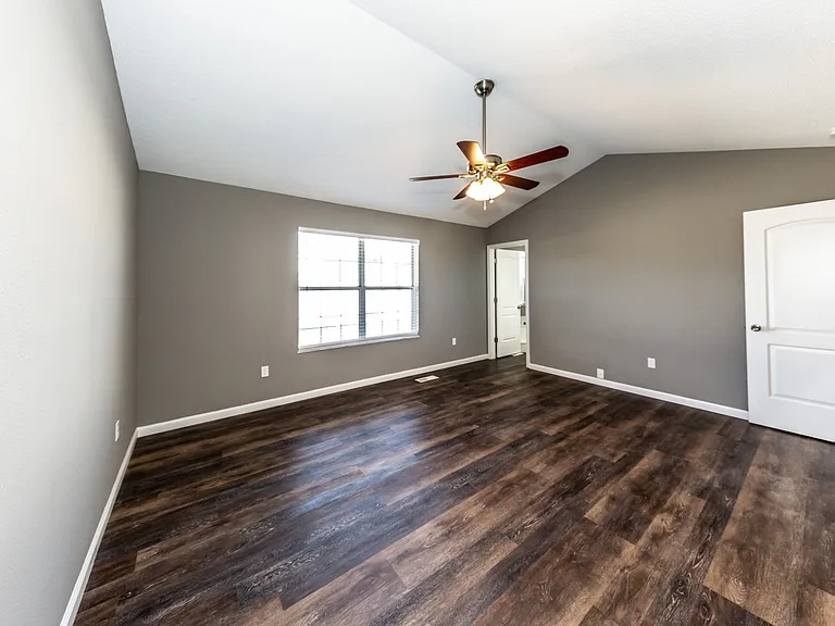 1113 S Walnut St — Photo 16