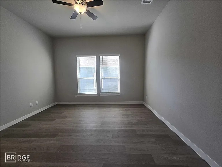 333 E Hull St — Photo 9
