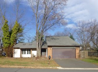 105 Hopeland Ln, Sterling, VA 20164