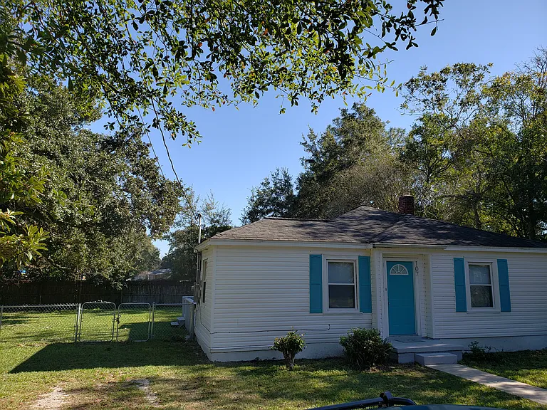 107 State St — Photo 1