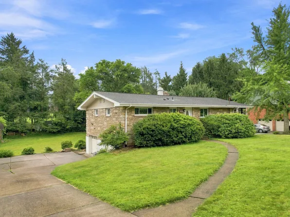 203 Key Garden Dr, Coraopolis, PA 15108