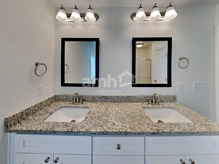 514 Crestmont Ln — Photo 10