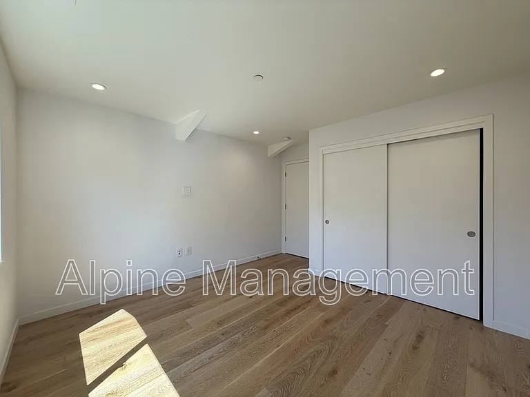 1163 W Iowa Ave — Photo 14