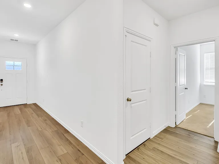 5126 Penrose Dr — Photo 10