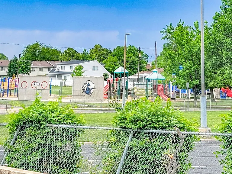 355 E Pages Ln — Photo 15