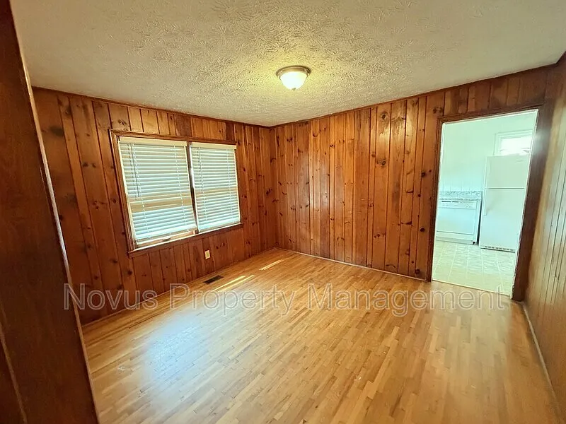 4 bed, 2.0 bath, 1549 sqft, $1,575 — Photo 2