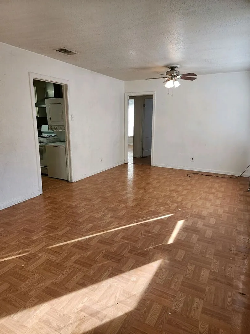 1903 Poage Ave — Photo 2