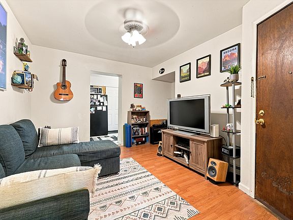 5th image of 620 Catharine St #1