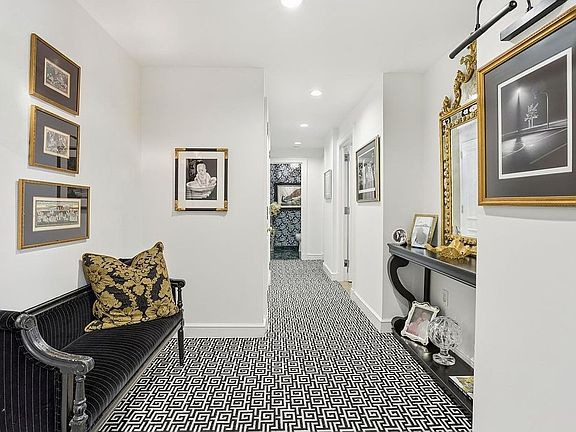4th image of 15 E 69th St #3B