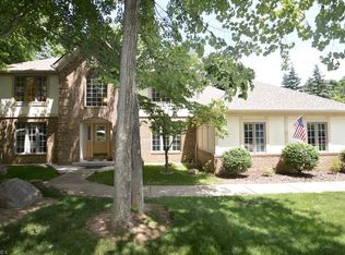 8429 Timber Trl, Brecksville, OH 44141