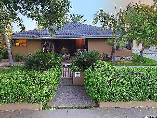 1st image of 428 E Mariposa St
