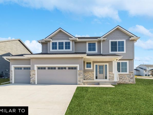 14524 N Valley Dr, Urbandale, IA 50323