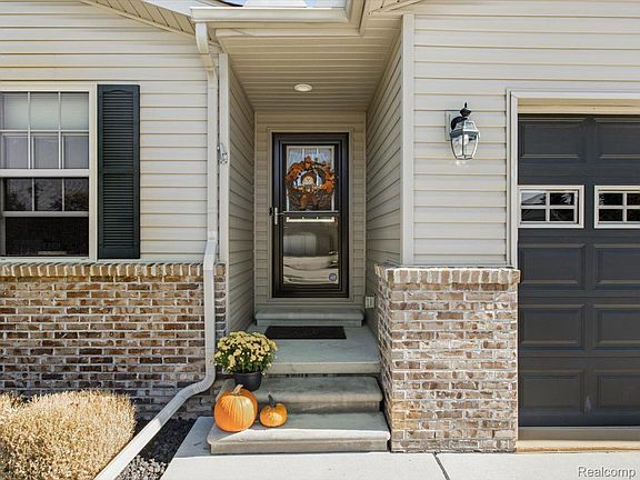 4th image of 55 Rella Rae Ave