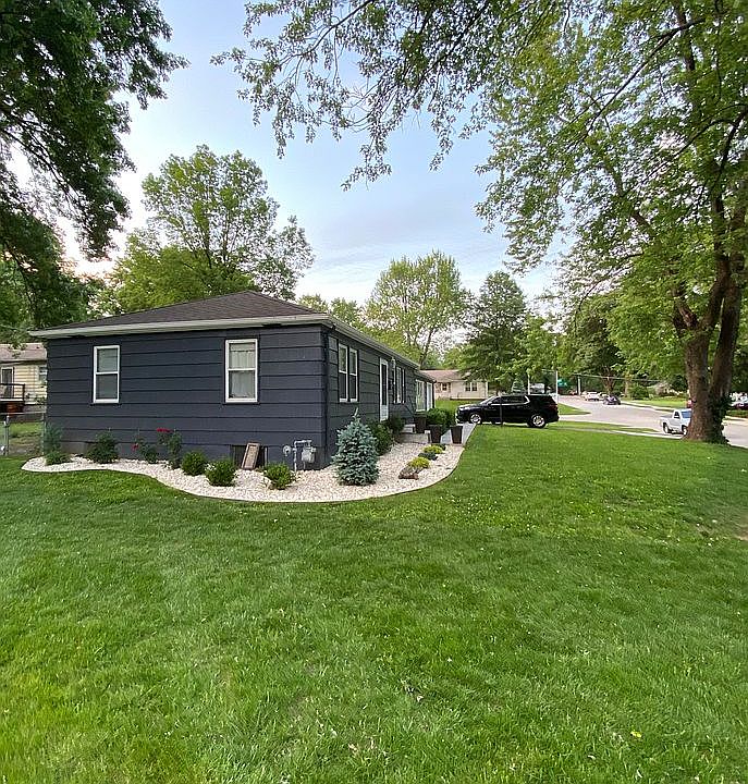 1st image of 8824 Hemlock Dr