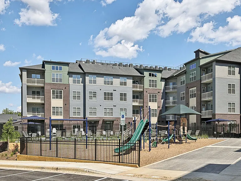 Elms Shady Grove — Photo 37