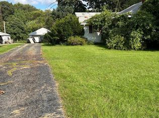 1409 S Williams Lake Rd, Waterford, MI 48327