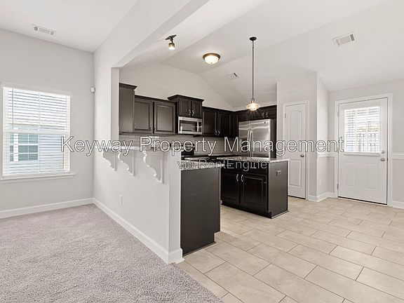 5th image of 221 Ducal St